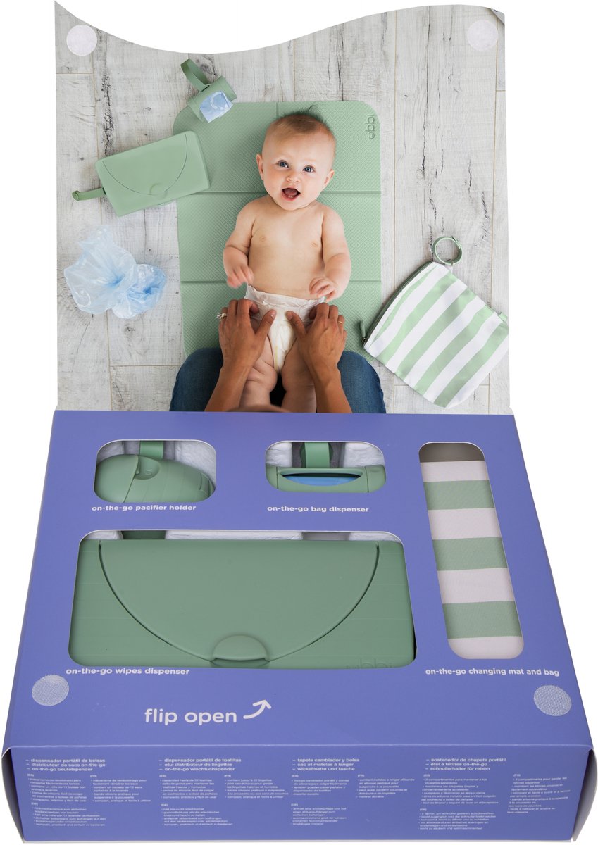 Ubbi On The Go Gift Set – Sage Groen – Verschoonmat, Doekjeshouder, Luierzakjeshouder & Speenhouder – 4-delige Babyset voor Onderweg – Kraamcadeau