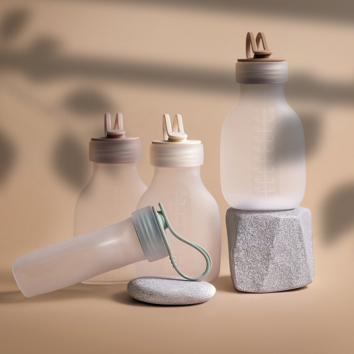 Mommy&Co - 2 Stuks Siliconen Moedermelk Bewaarzakjes - BPA vrij - Lek vrij - Babyvoeding - Borstvoeding - Herbruikbaar - Bewaarbakjes - Steriliseerbaar - 240ml