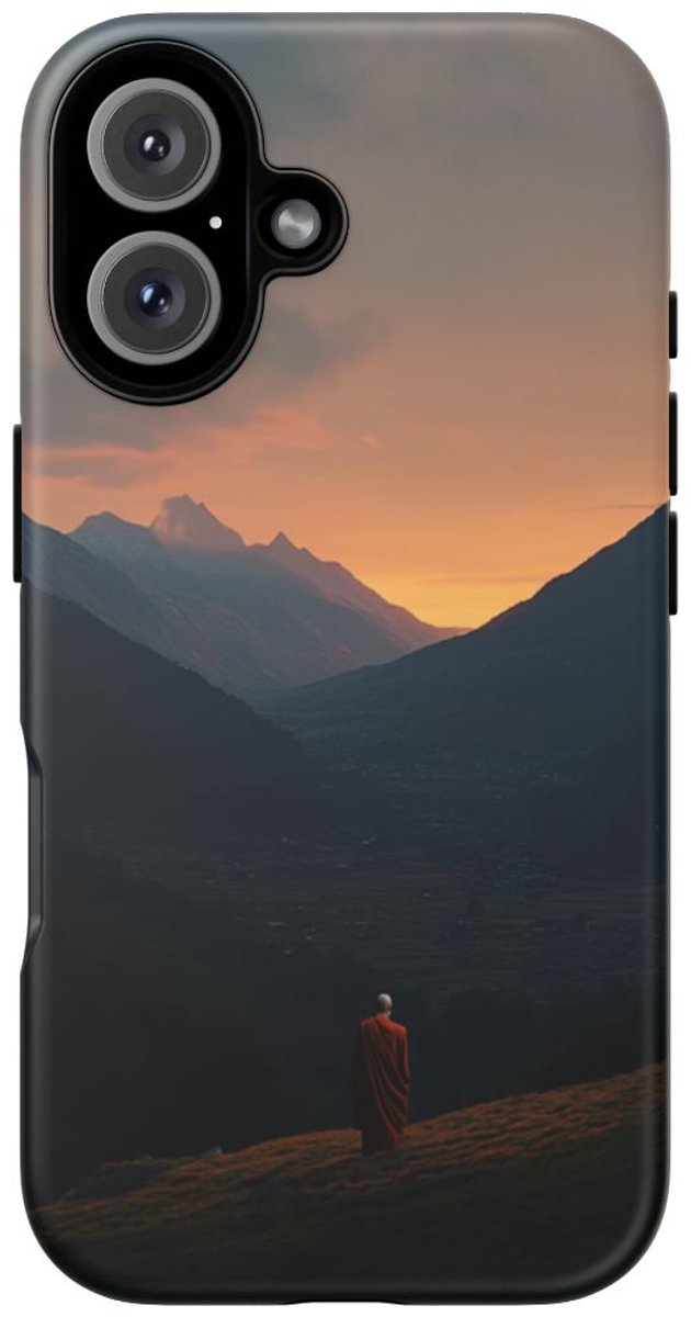 Monnik in Bergdal bij Zonsopkomst – Telefoonhoesje Geschikt voor iPhone 16