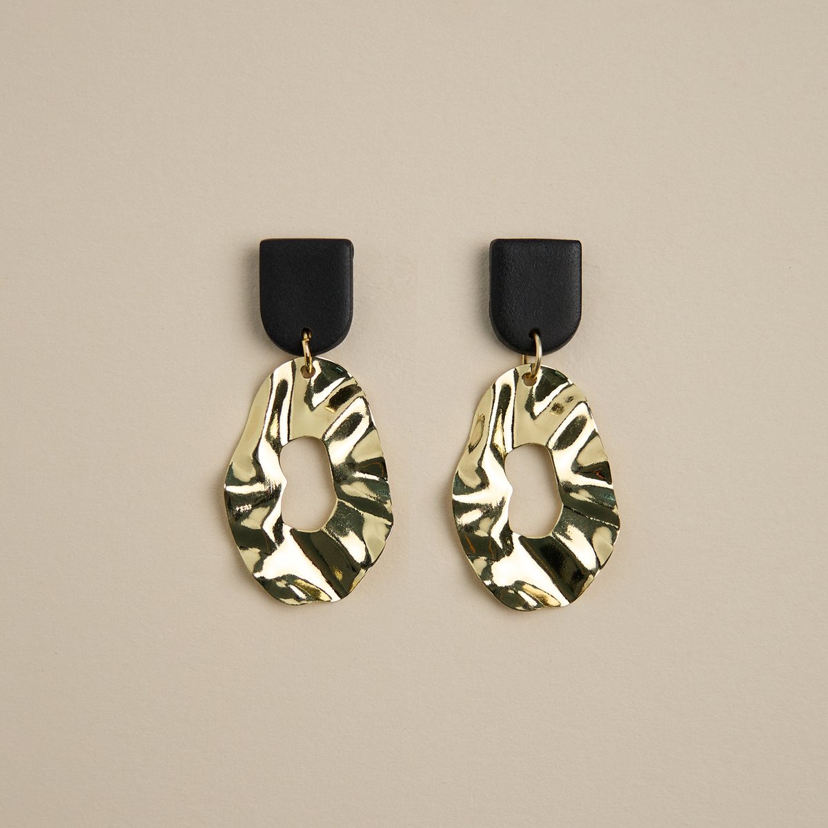 Goud oorbellen -LYHO Sieraden -4,5 x 1,30 cm -Goud oorbellen / zwart -lia earrings -roestvrij staal -Waterdicht -Nikkel vrij -Kerst cadeau -Sinterklaas cadeau -Valentin -Moederdag -Handgemaakte oorbellen van klei