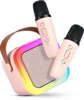 Roze karaoke-luidspreker met regenboog-ledverlichting, bruine draagriem en twee bijpassende roze microfoons.