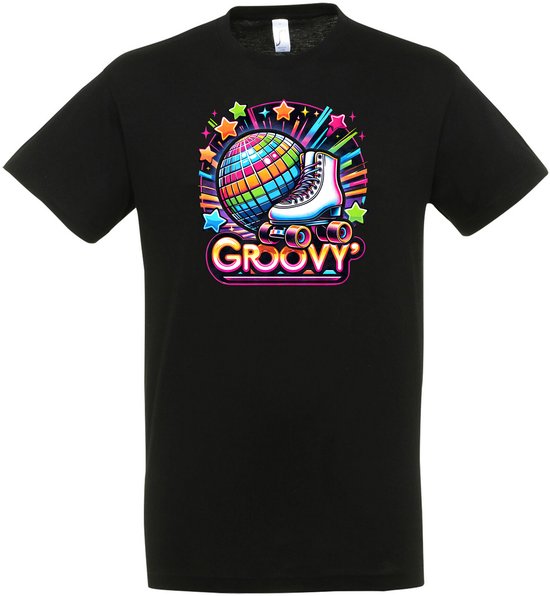 T-shirt noir avec une impression de boule disco, patin à roulettes et le texte "GROOVY" avec des étoiles et des rayons lumineux.