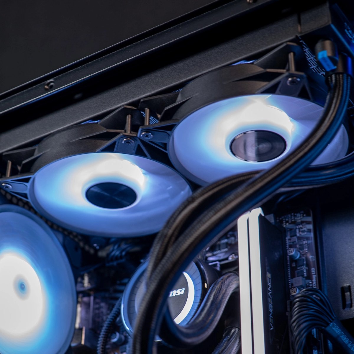 FlowUp Ik hoor je Gaming PC - Ryzen 5, RTX 5060, Waterkoeling thumbnail 7