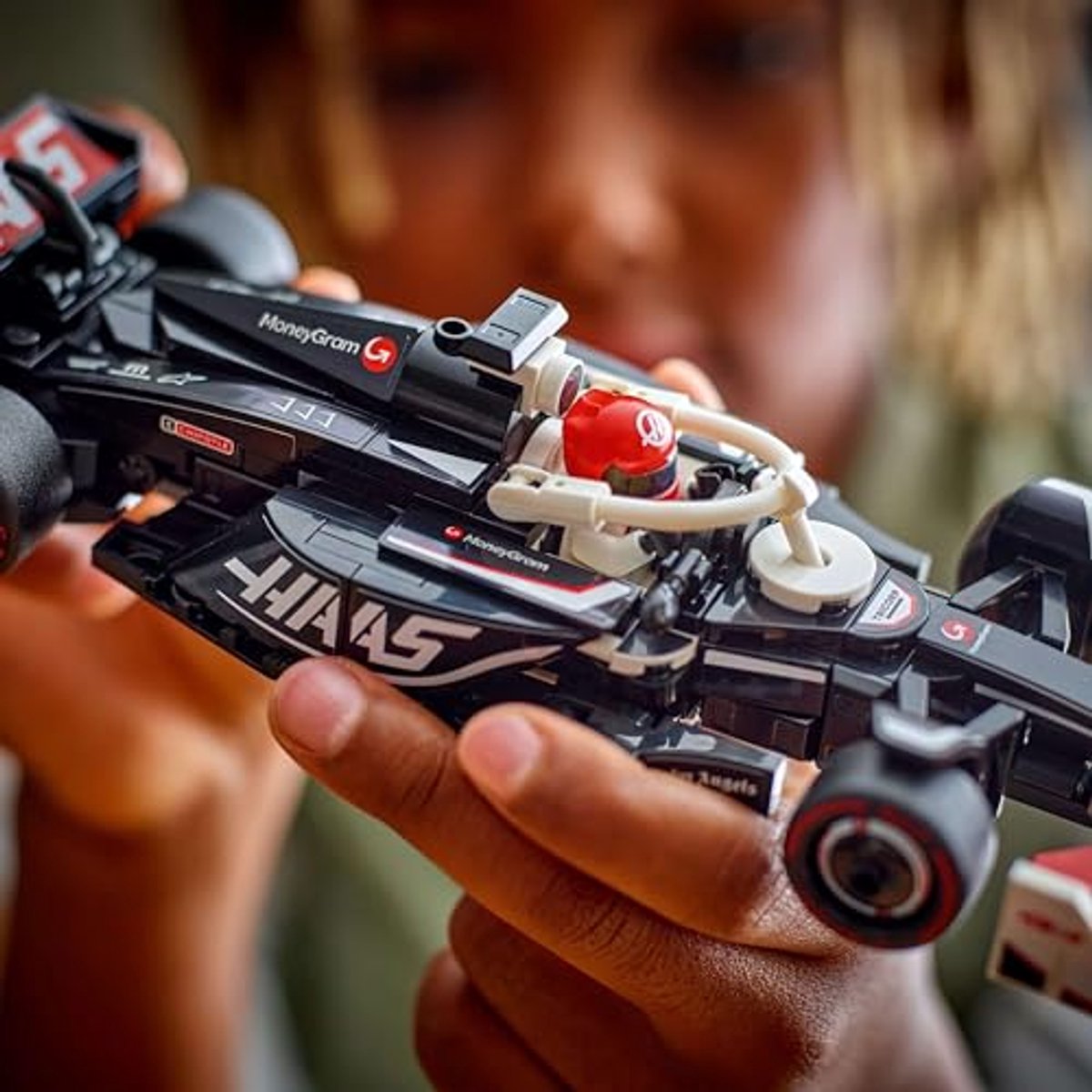 LEGO Speed Champions MoneyGram Haas F1 Team VF-24 racewagen Set - 77250 — afbeelding 13