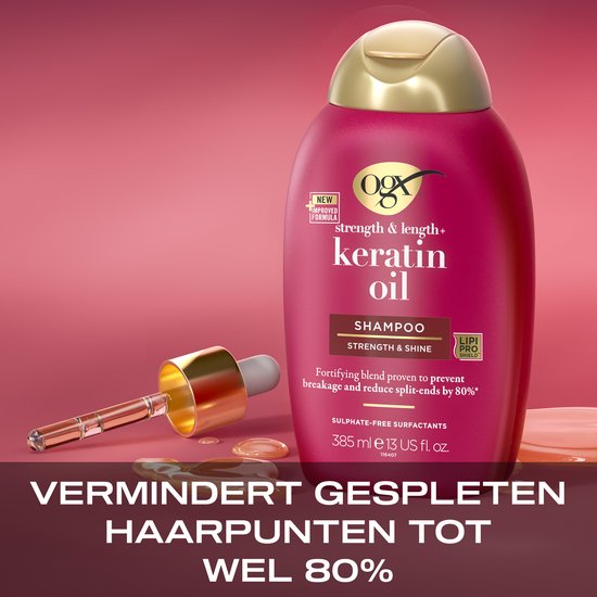 Roze OGX fles met gouden dop. Bevat "strength & length+ keratin oil shampoo". Vertaalde tekst: "Vermindert gespleten haarpunten tot wel 80%".