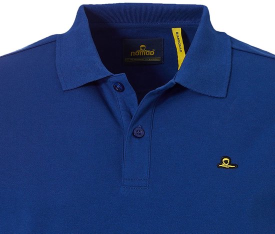 Blauw poloshirt met knopen, NOMAD logo op de borst en #NOMAD op de kraag.