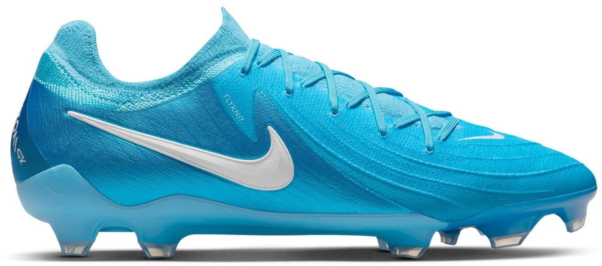 Nike Phantom GX 2 Pro FG voetbalschoenen in Blue Fury kleur, maat 44, met een gestroomlijnd ontwerp en witte swoosh.