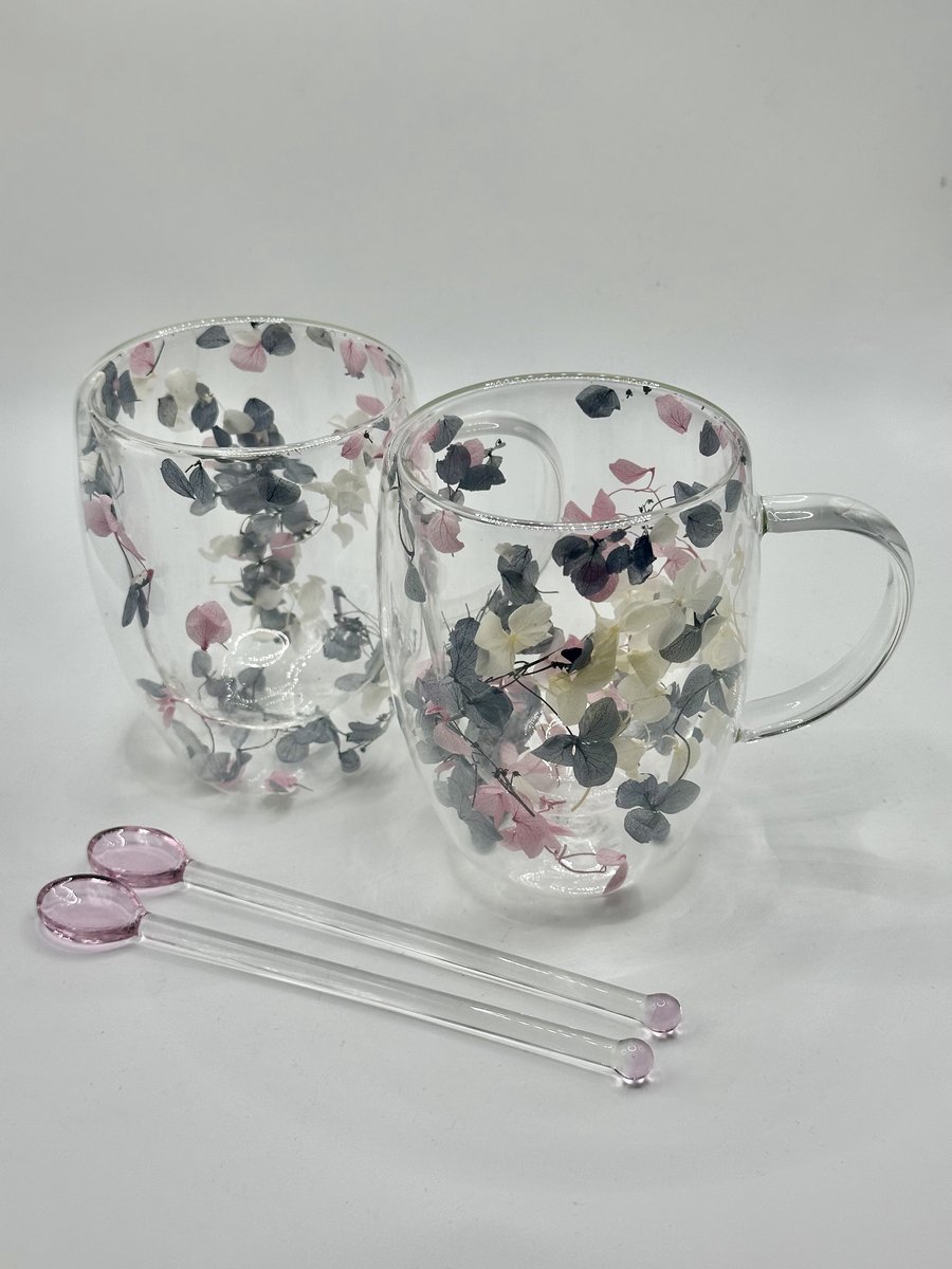 2 Unieke handgemaakte dubbelwand Koffie en Theeglazen met gedroogde bloemen - 350ml - Inclusief 2x Lepels - Latte Macchiato Glazen - Cappuccino Glazen - Koffieglazen