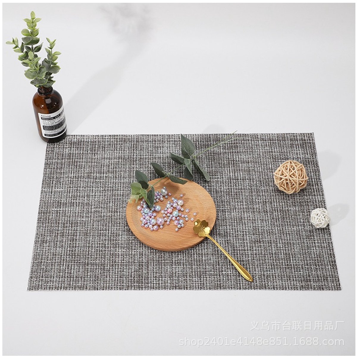 SUNMOOL Placemats - Hittebestendig - Onderleggers Placemats - Makkelijk schoon - Fijngeweven PVC - 30 x 45cm - Grijs - 4Stuks