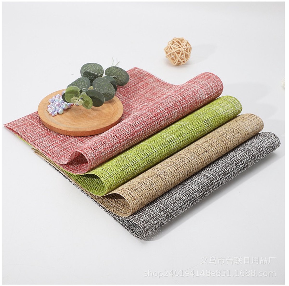 SUNMOOL Placemats - Hittebestendig - Onderleggers Placemats - Makkelijk schoon - Fijngeweven PVC - 30 x 45cm - 4Kleur - 4Stuks
