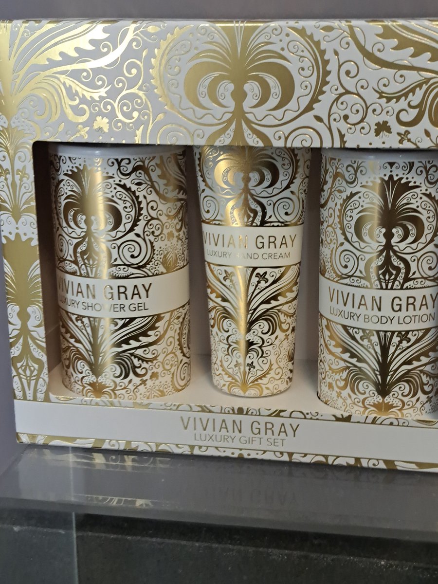 luxury gift set - vanille - iris bloemen - patchoeli - shower gel - body lotion - handcreme - verjaardag - moeder dag - kerst geschenk - leuk kado