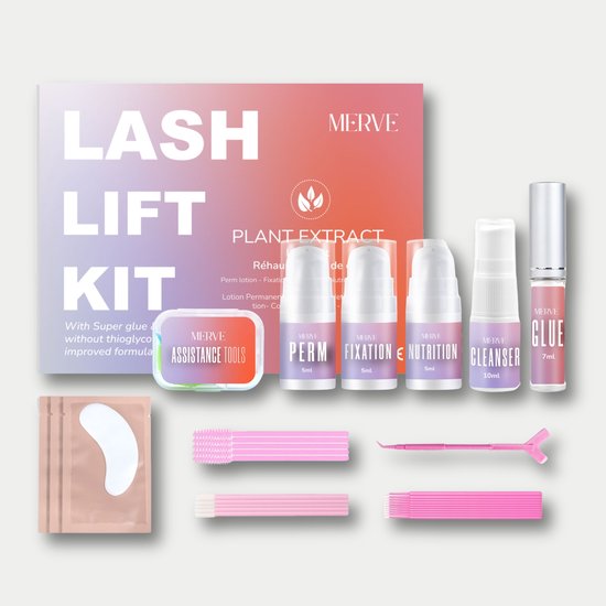 Merve Lash Lift Kit met "Super glue & improved formula". Bevat lotions, lijm, reiniger, voeding en diverse tools. Verpakking is roze/oranje.