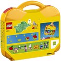 Achterkant gele LEGO Classic koffer met bouwinstructies en voorbeeldmodellen.