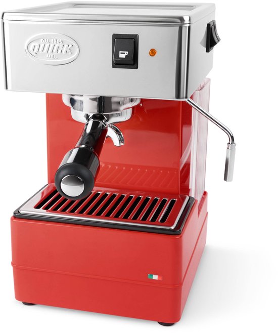 Rode Quickmill pistonmachine met chroom details en een druppelrooster.