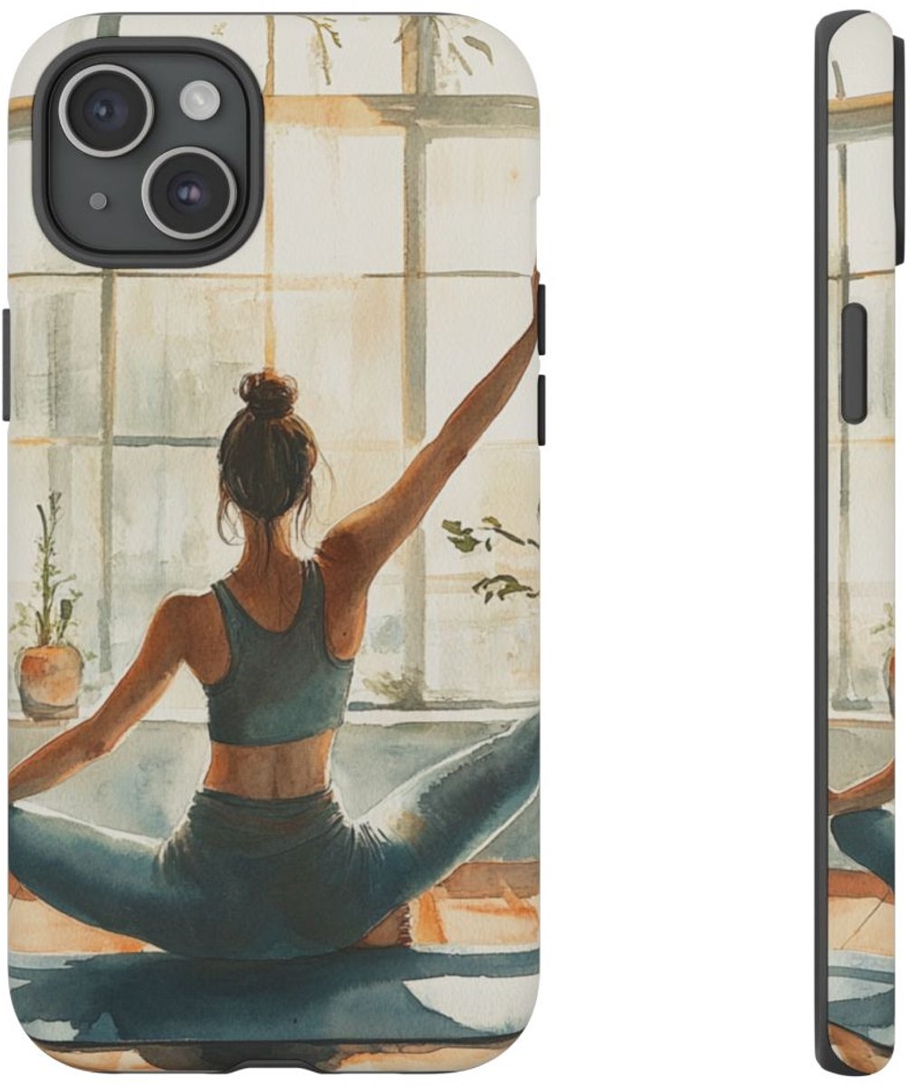 Yoga Houding in Warm Licht – Telefoonhoesje Geschikt voor iPhone 15 Plus