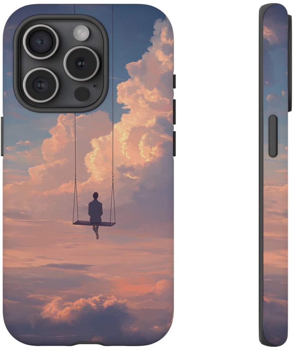Persoon op Schommel tussen Wolken – Telefoonhoesje Geschikt voor iPhone 15 Pro