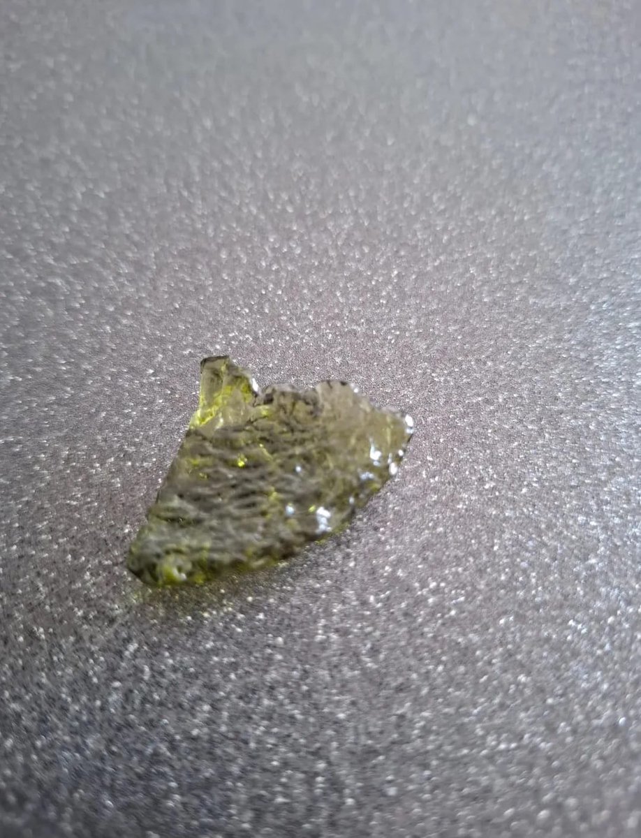 Healing Magic 777 - Moldaviet - Moldaviet stukje 5 gram - transformerend - beschermend - manifesteren - edelstenen - spiritueel - spiritualiteit -