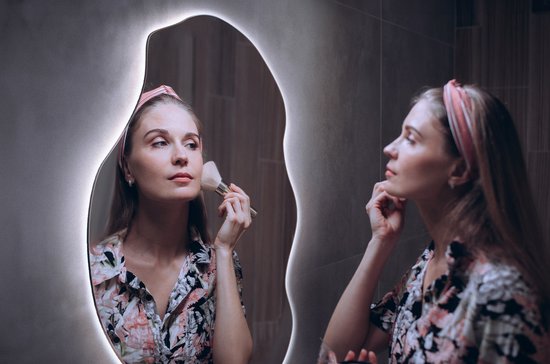 Miroir LED Tulup - Miroir LED de forme organique - 45 cm x 90 cm - Miroir organique avec Siècle des Lumières - Miroir de chambre - Wit froid 6500 K - Miroir organique avec Siècle des Lumières LED - Miroir mural industriel