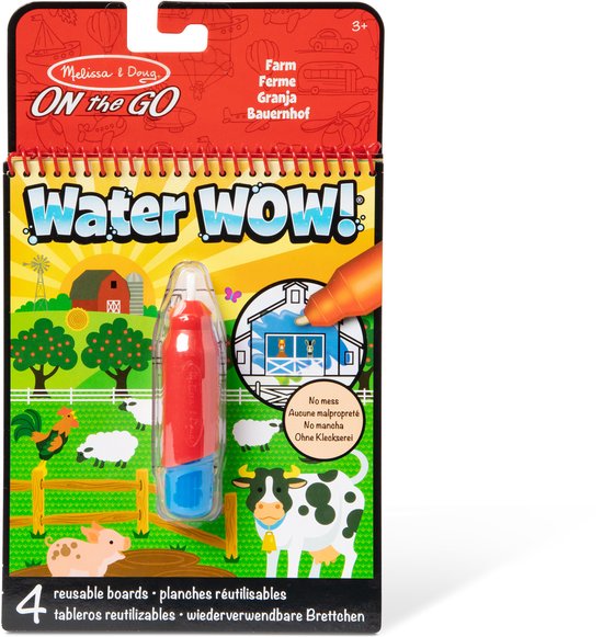 Een gesloten 'Water WOW!' waterkleurboek met een boerderijthema, met schapen, koeien, varkens en kippen op de voorkant.