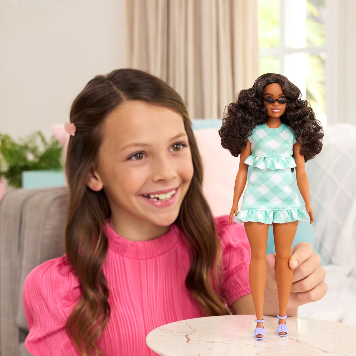 Barbie Pop - Pop met Donkerbruin haar en groen geruit jurkje - Modepop — afbeelding 6