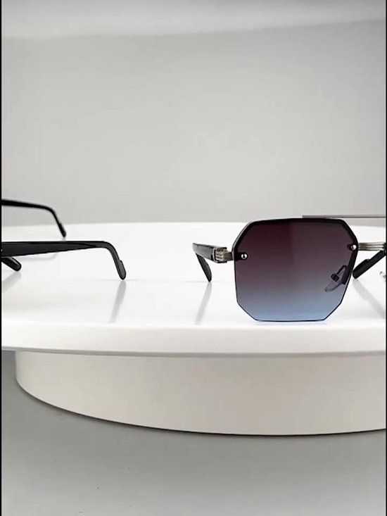 Lunettes de soleil homme – Monture en métal argenté – Verres géométriques gris foncé – Design octogonal – Branches noires