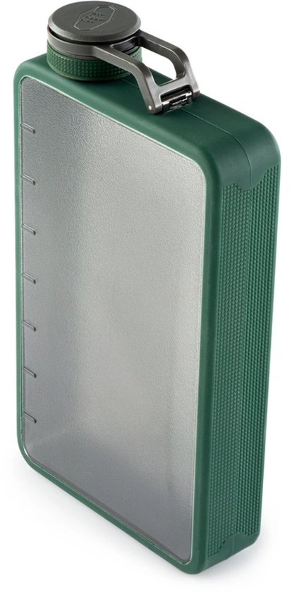 Bouteille outdoor plate vert foncé de 470ml avec un côté gris texturé et une anse de transport pratique.