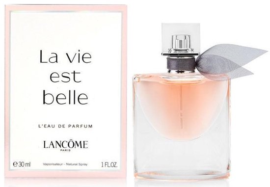 Lancôme La Vie est Belle Eau de Parfum, 30ml, in een glazen fles met lichtoranje parfum en een grijze strik, naast de verpakking.