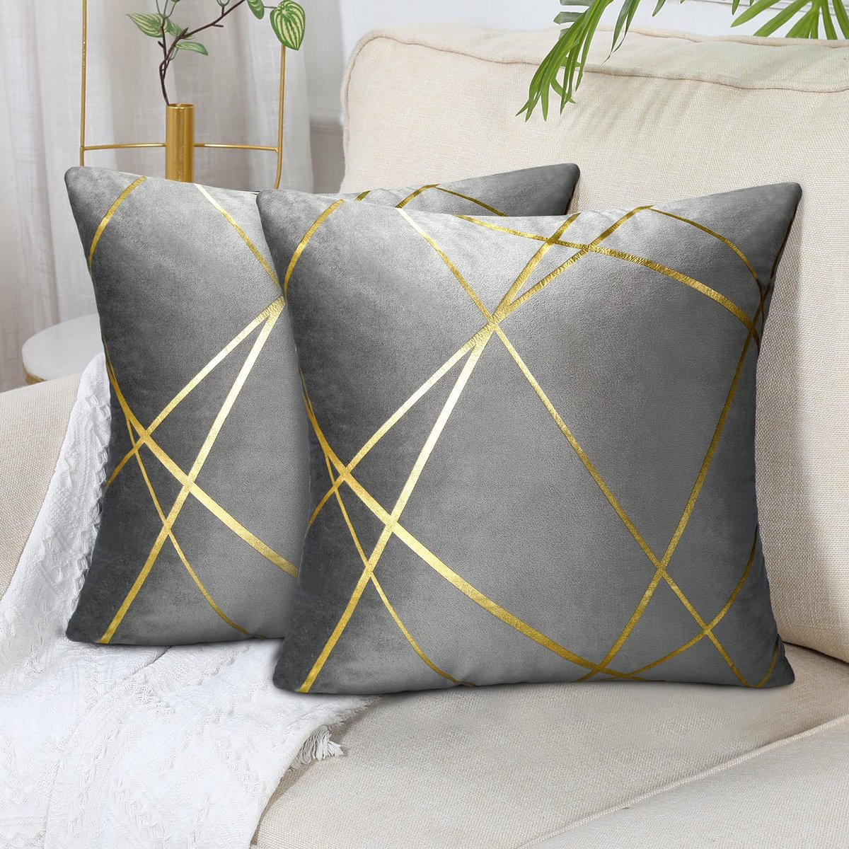 Ibenzoa Set van 2 Decoratieve Kussenlopen, 45 x 45 cm, Grijs Fluweel met Gouden Strepen – Perfect voor Bank, Slaapkamer en Auto