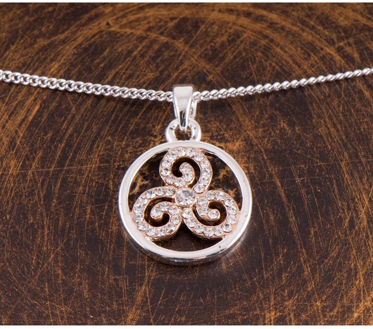 Hanger triskell met ketting