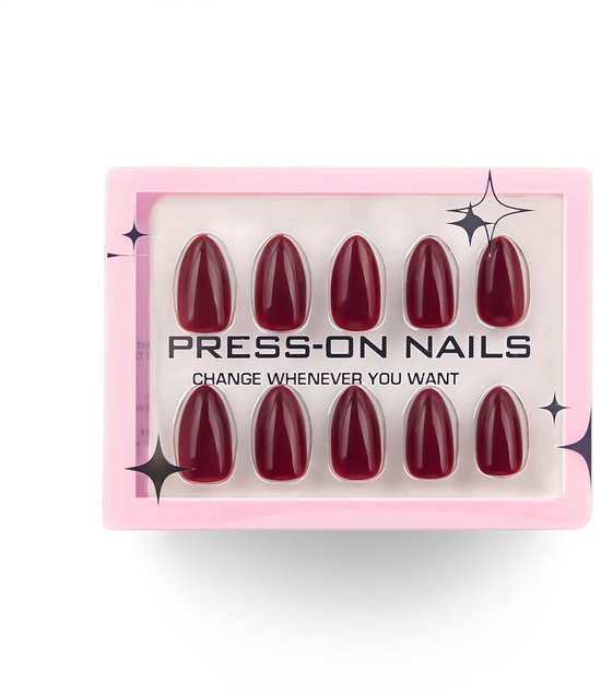 Verpakking met tien rode amandelvormige nepnagels en de tekst 'PRESS-ON NAILS'.