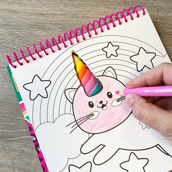SES Creative - Unicorn Kleurboek - met 40 stickers - unicorn speelgoed – Eenhoorn – kleuren en tekenen - rainbow