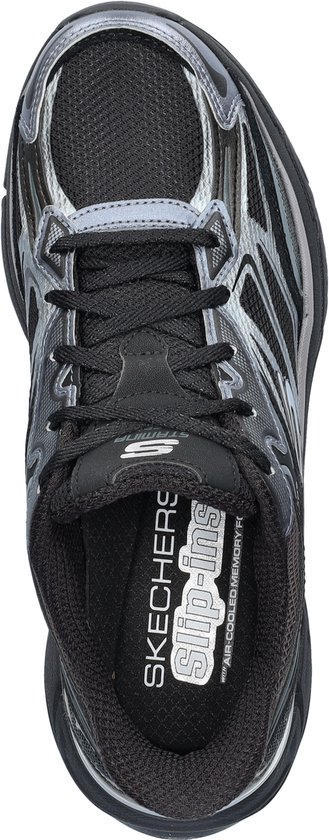 Bovenaanzicht van een zwarte Skechers 'Slip-ins' sneaker met air-cooled memory foam.