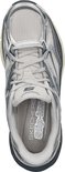 Bovenkant van een zilverkleurige Skechers Slip-Ins sneaker met veters en een ademende mesh.
