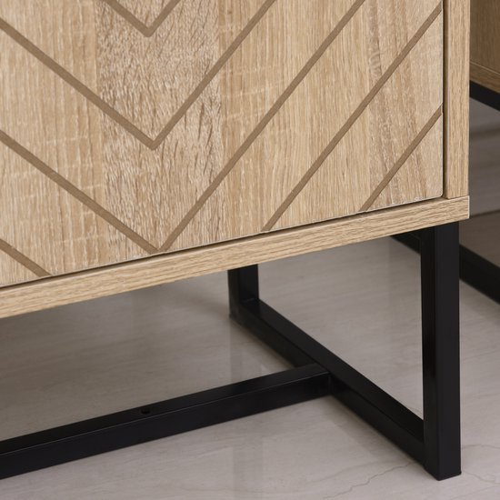 Dressoir met visgraatpatroon in natuurlijk hout, met zwart metalen frame.