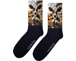 LuckyDay Socks - Koe sokken - Verjaardag cadeau vrouw en man - Vrolijke sokken - Valentijns cadeau - Kerst sokken - Grappige sokken - Leuke dames en heren sokken - Moederdag - Vaderdag - Socks maken Happy - Maat 37-44