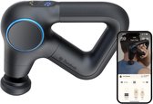 Zwarte Theragun Prime Plus massage gun met een smartphone die de Therabody app toont.