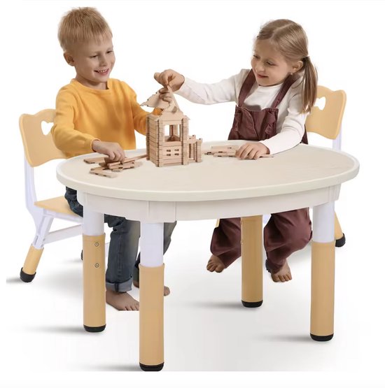 Vind kindertafel en stoelen in Kinderkamer