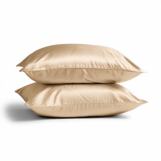 This Now-$25 Cloud-Like Cooling Comforter Is the 'Perfect All-Weather' Option, P