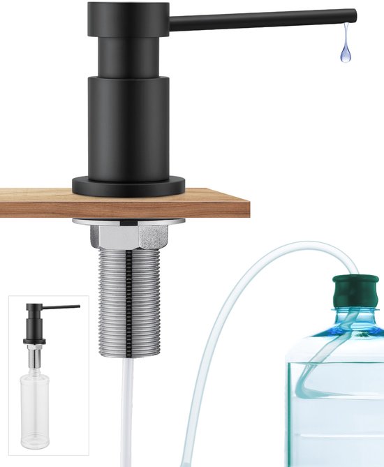Zwarte zeepdispenser aangesloten op een grote fles water via een verlengbuis.