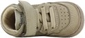 Liggende taupe suède mid-top sneaker met klittenbandsluiting en veters. Logo Shoesme op de binnenzool.