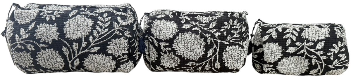 Set van 3 Toilettassen Kantha White Flowers, 3 verschillende formaten