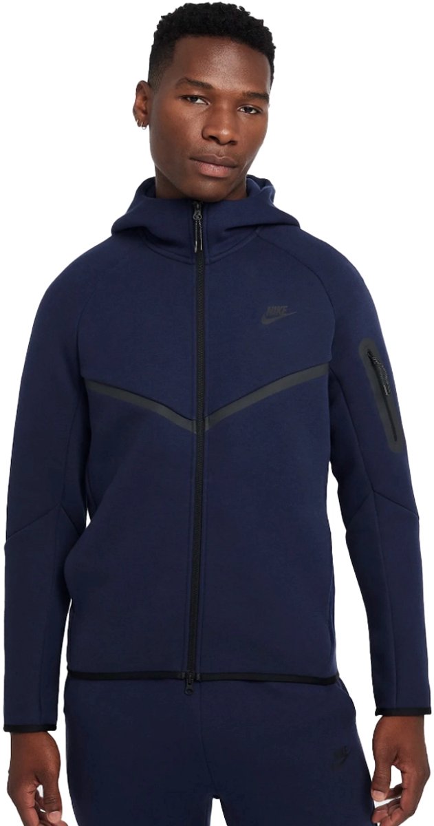 Nike tech fleece hoodie in de kleur marine. Blauw