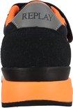 Achterkant van een blauwe sneaker met oranje voering en Replay logo op grijze hiel.