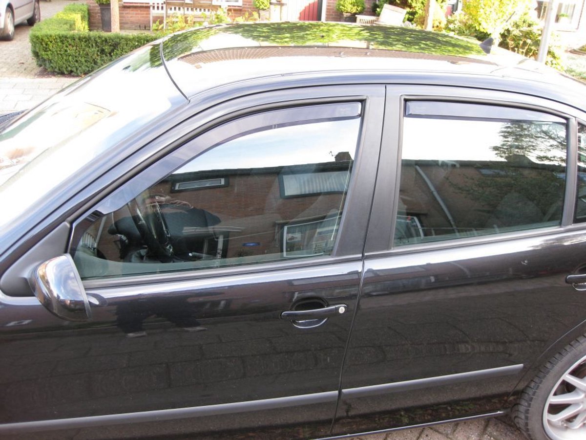 Zijwindschermen tbv Seat Toledo type 1L (bj 1991-1998) - 4 deurs Sedan set a 4 donkere schermen visors tbv voor + achterramen