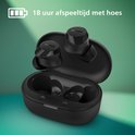 Zwarte oordopjes en open oplaadcase, met "18 uur afspeeltijd met hoes" en batterij-icoon.
