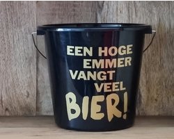 Cadeau emmer Een hoge emmer vangt veel bier.