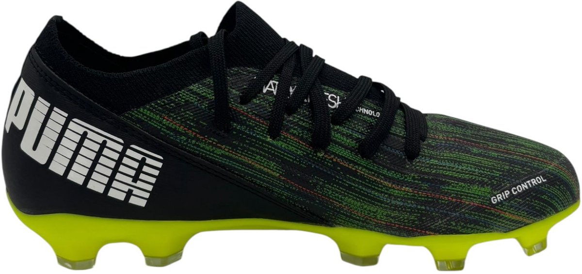 PUMA Ultra 3.2 FG/AG Jr voetbalschoenen in groen, wit en zwart, maat 37.5, met grip control en opvallend design.