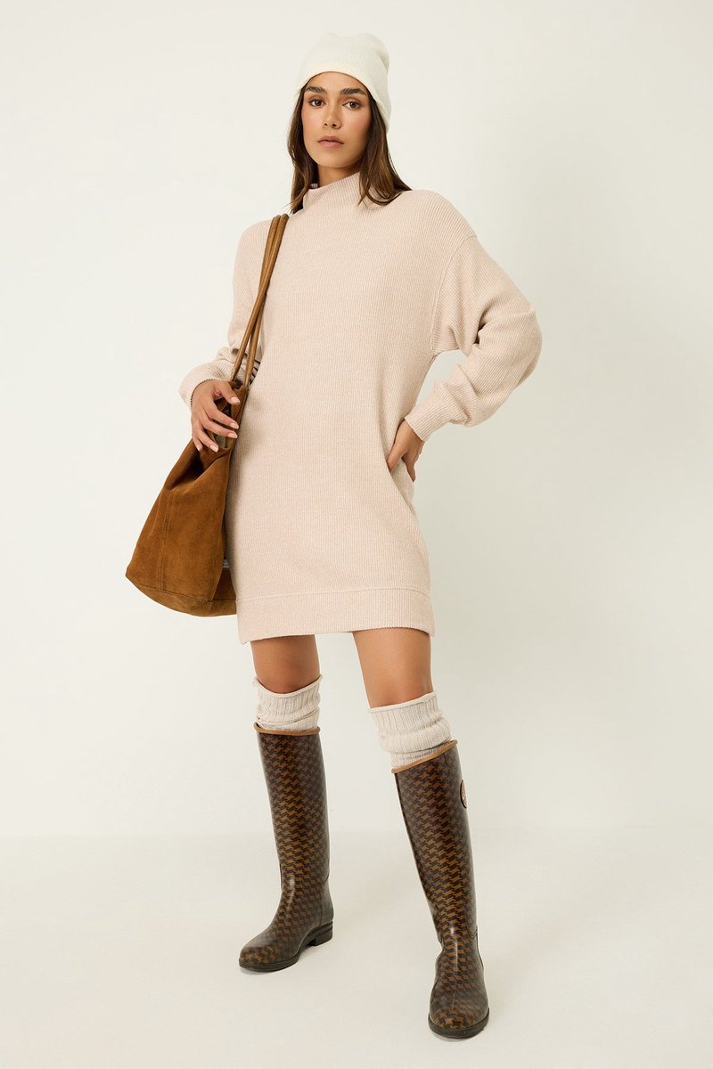 Robe à col roulé mi-long et douce