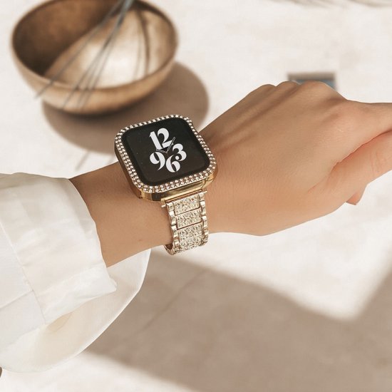 Gouden Apple Watch bandje met glinsterende steentjes, met diamanten hoesje.