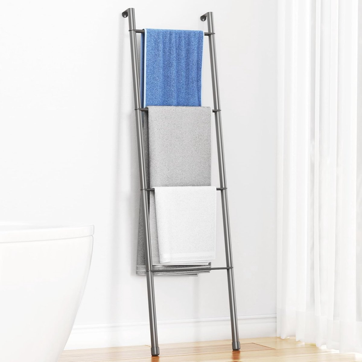 Staande handdoekhouder van grijs metaal - decoratieve houder voor handdoeken en dekens (4-laags)